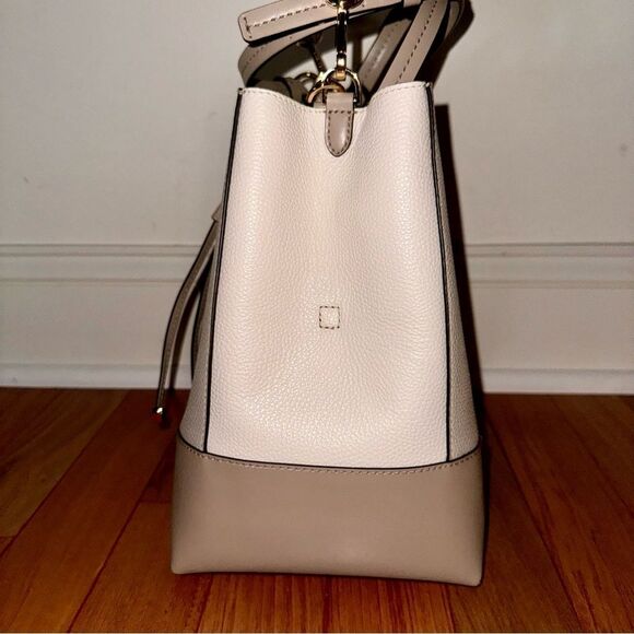 Michael Kors Mercer Gallery Medium Two-Tone Pebbled Leather Shoulder Bag - Picture 6 of 16